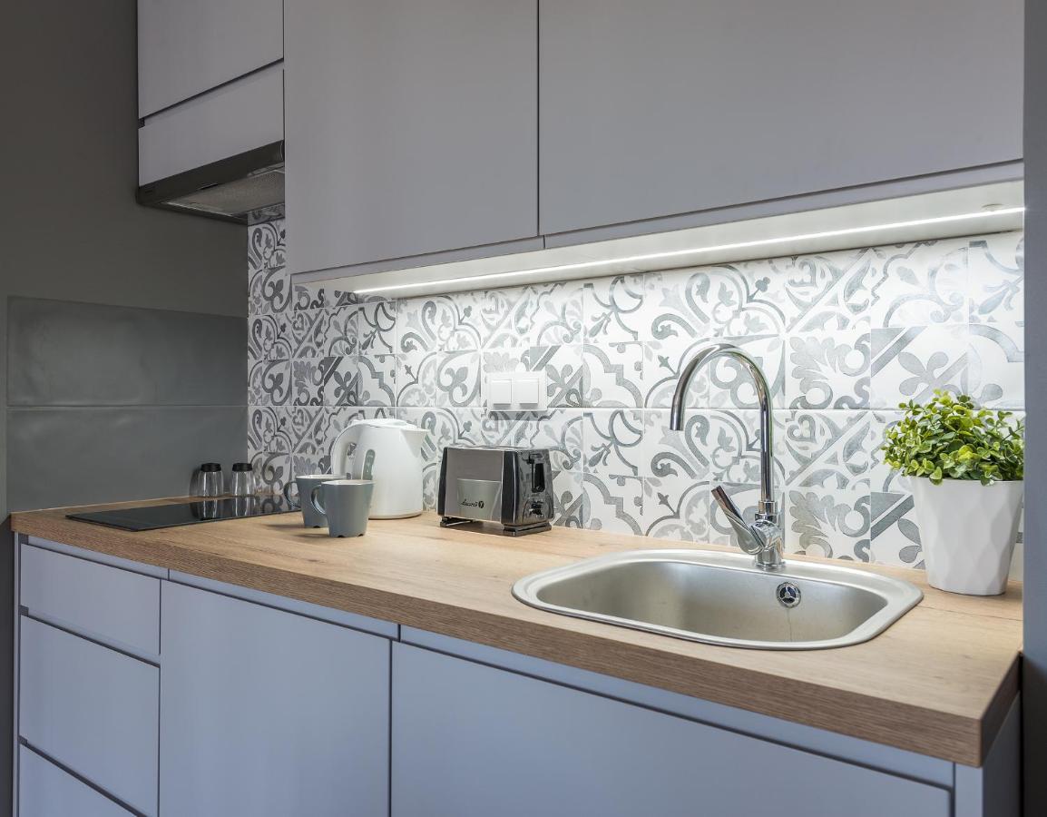 Okecie Airport Studio Bakalarska 2 P&O Serviced Apartments Warsaw Exterior photo